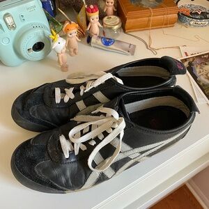 Black onitsuka tiger mexico 66